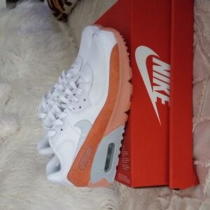 Nike Air Max 90 LTR SE White/Aura-Lt Madder Root Size 6Y